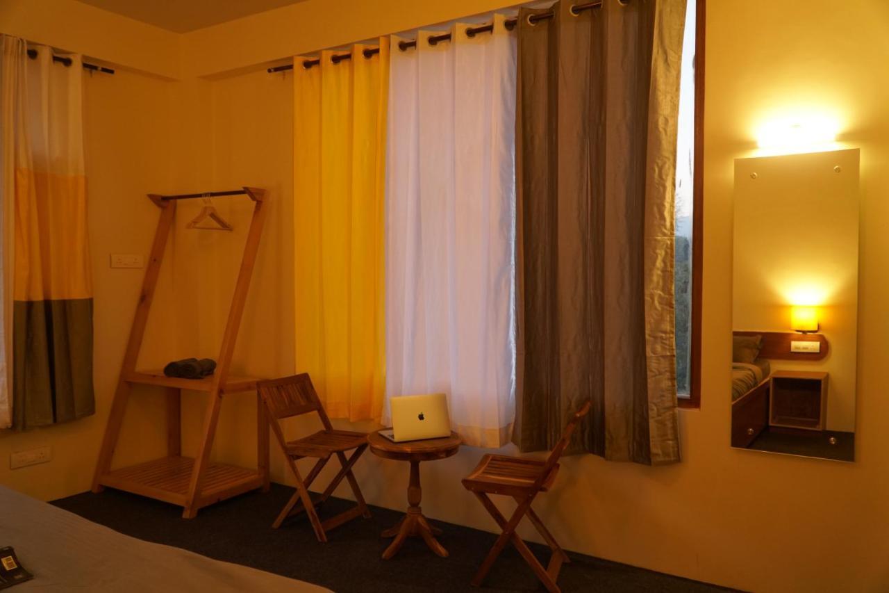 Firefly Hostel Маналі Екстер'єр фото