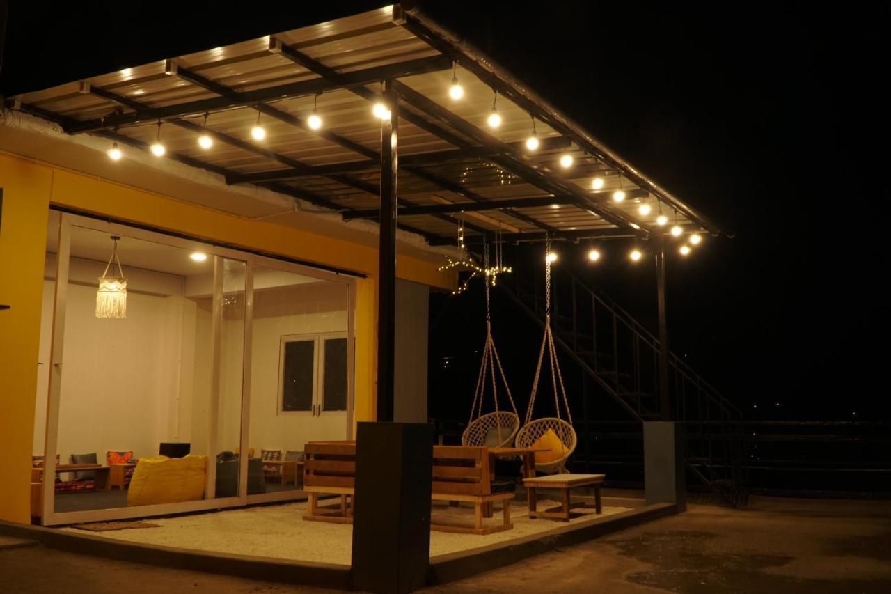 Firefly Hostel Маналі Екстер'єр фото