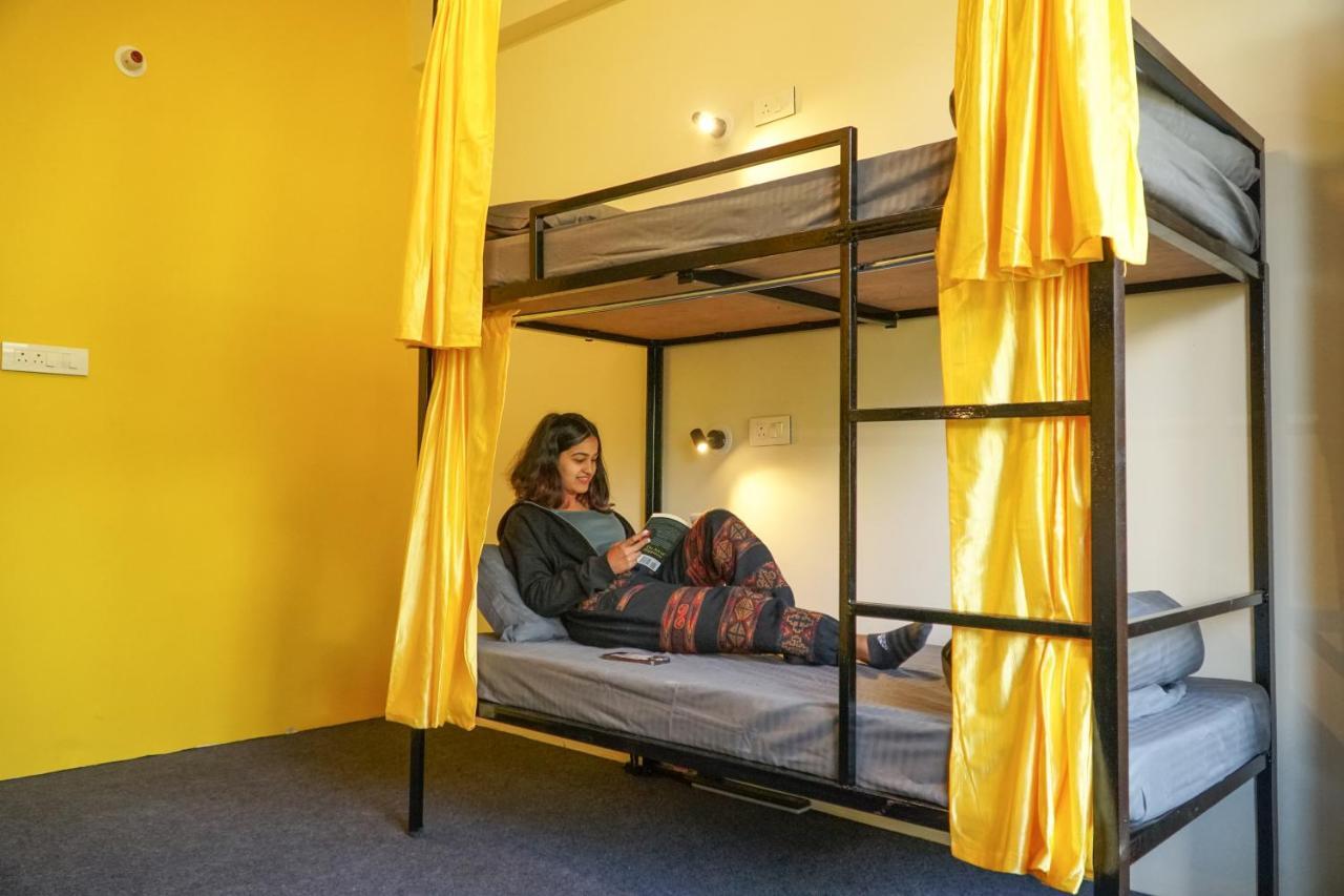Firefly Hostel Маналі Екстер'єр фото